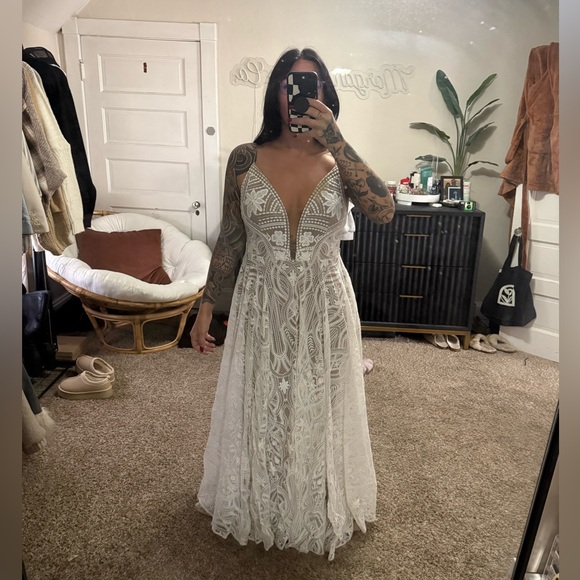 Lovers Society LEVI Wedding Gown - Picture 6 of 9